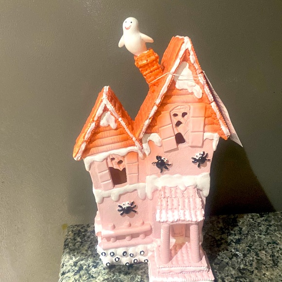 Light up Halloween Pink Faux Iced Cookie Haunted House w/ghost & Spiders! NWT - Picture 2 of 11